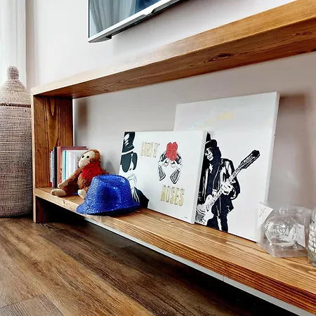 Apartamento Via Ceccardi 3 *