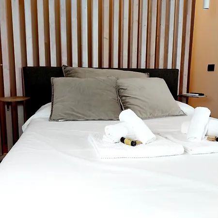 Via Ceccardi 3 Apartamento *