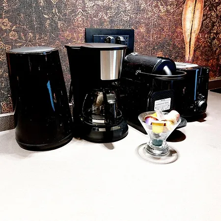 Via Ceccardi 3 * جنوة