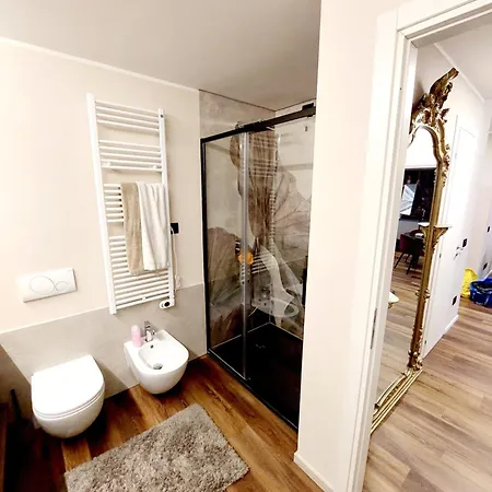 Apartament Via Ceccardi 3 *