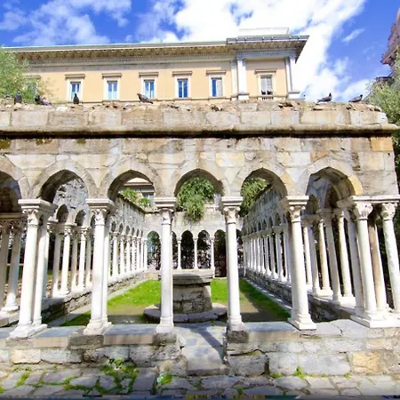 Via Ceccardi 3 *