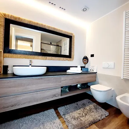 Appartement Via Ceccardi 3 *