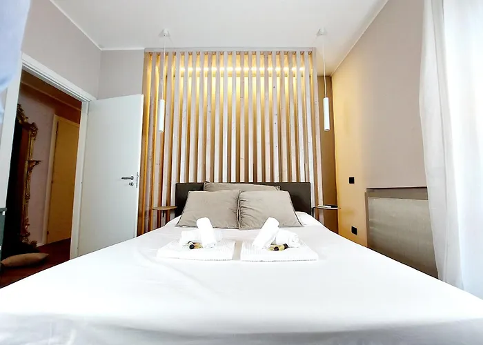 Via Ceccardi 3 * Genoa