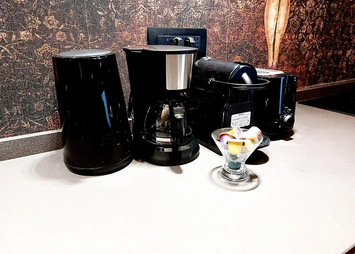 Via Ceccardi 3 * جنوة