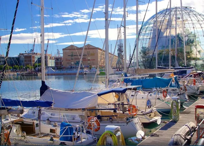 Via Ceccardi 3 شقة