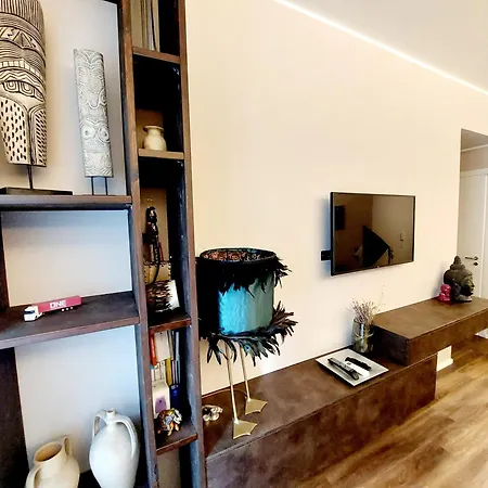 Via Ceccardi 3 * ג'נובה